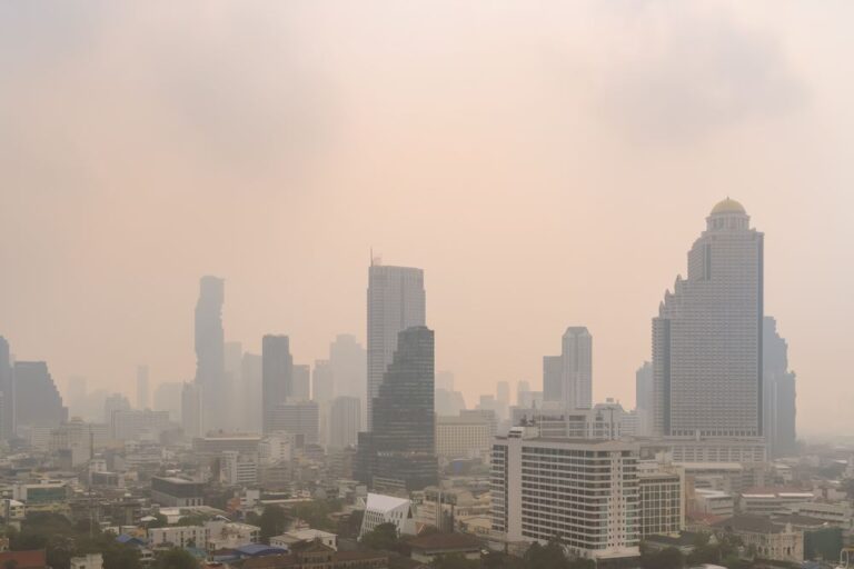 กรุงเทพฯ ที่เต็มไปด้วยฝุ่นละอองจนส่งผลกระทบต่อสุขภาพ